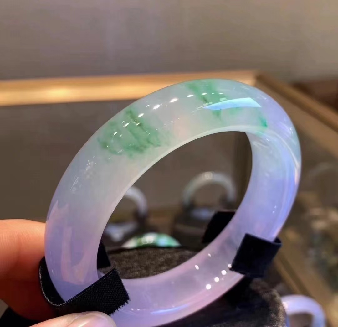 翡翠手镯怎么保养？手镯怎么养护最好小窍门